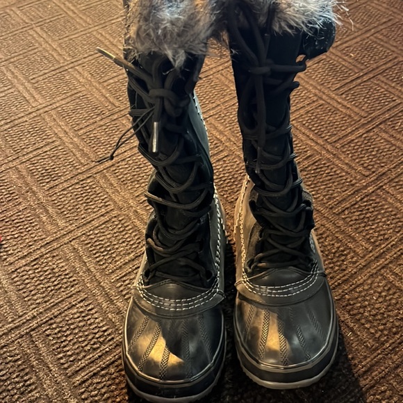 Sorel waterproof winter boots. Excellent used condition. - Picture 4 of 4